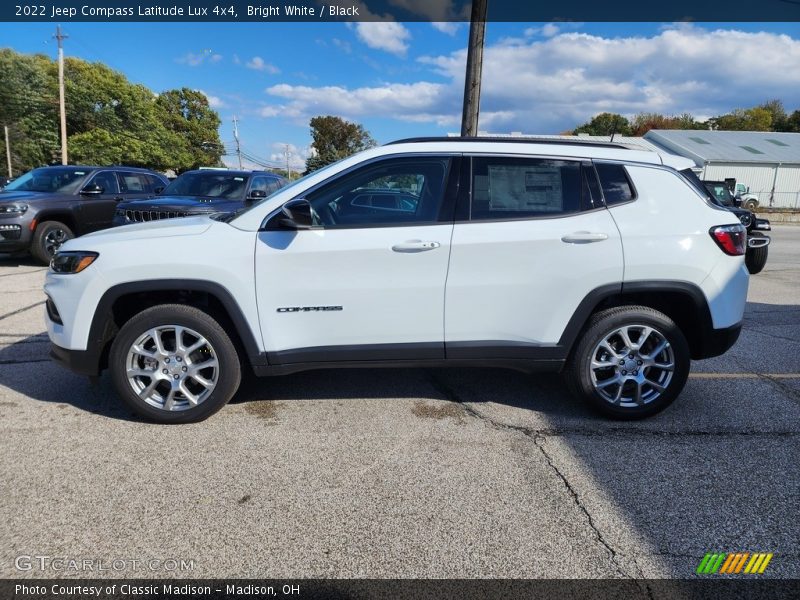 Bright White / Black 2022 Jeep Compass Latitude Lux 4x4