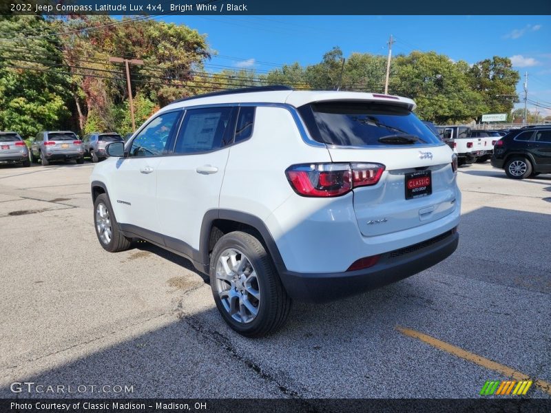 Bright White / Black 2022 Jeep Compass Latitude Lux 4x4