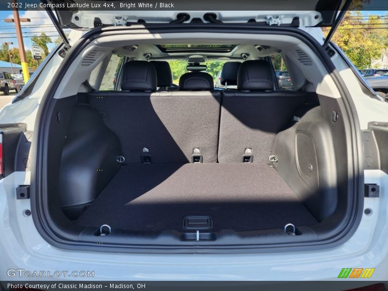 Bright White / Black 2022 Jeep Compass Latitude Lux 4x4
