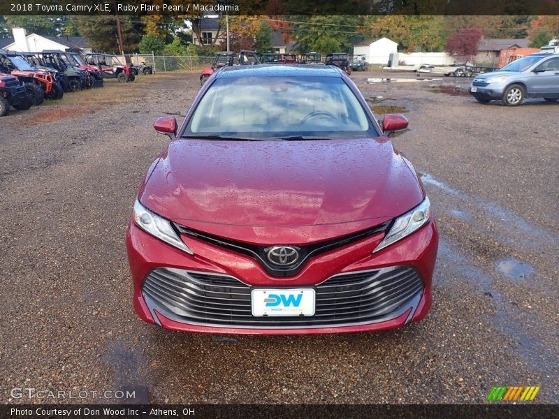 Ruby Flare Pearl / Macadamia 2018 Toyota Camry XLE