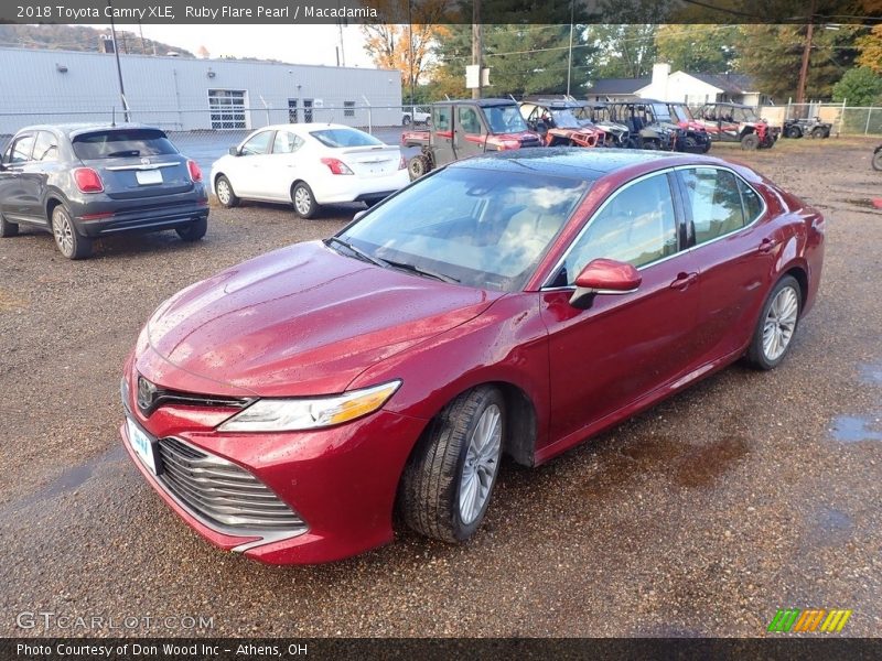 Ruby Flare Pearl / Macadamia 2018 Toyota Camry XLE