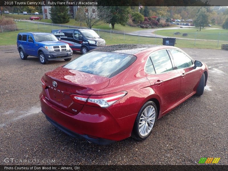 Ruby Flare Pearl / Macadamia 2018 Toyota Camry XLE