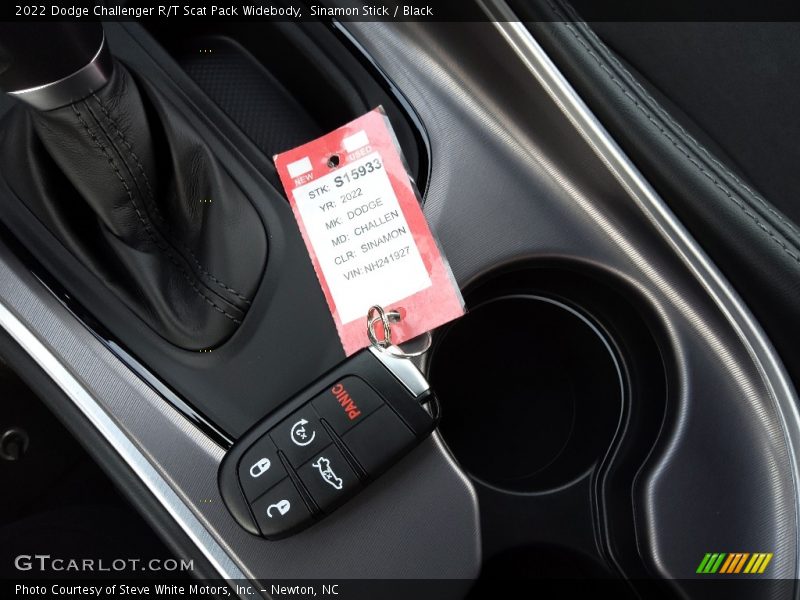 Sinamon Stick / Black 2022 Dodge Challenger R/T Scat Pack Widebody