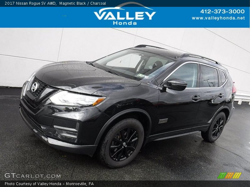 Magnetic Black / Charcoal 2017 Nissan Rogue SV AWD