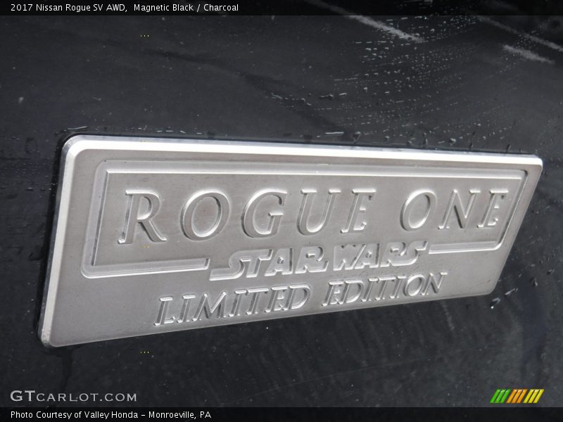 Magnetic Black / Charcoal 2017 Nissan Rogue SV AWD