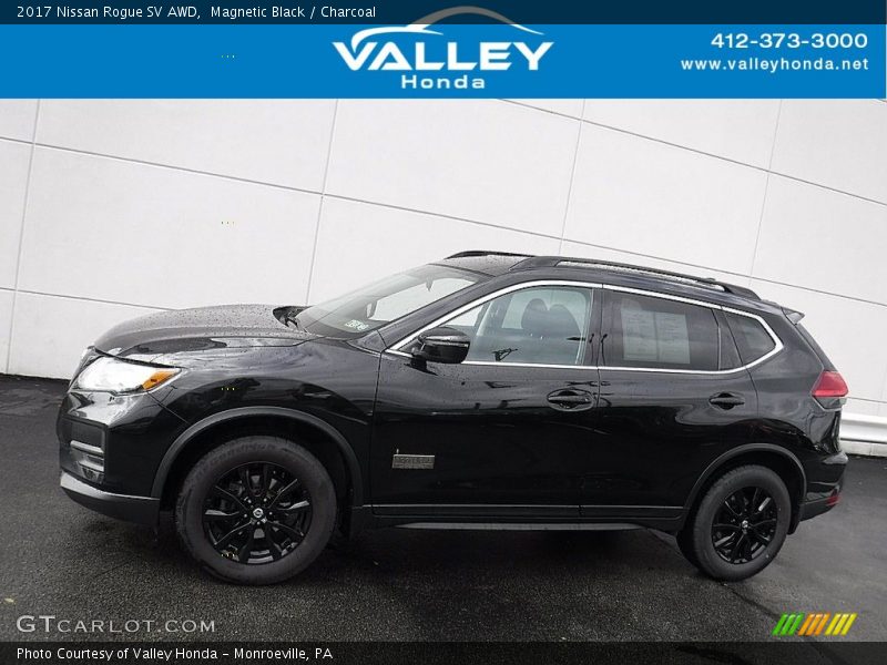 Magnetic Black / Charcoal 2017 Nissan Rogue SV AWD