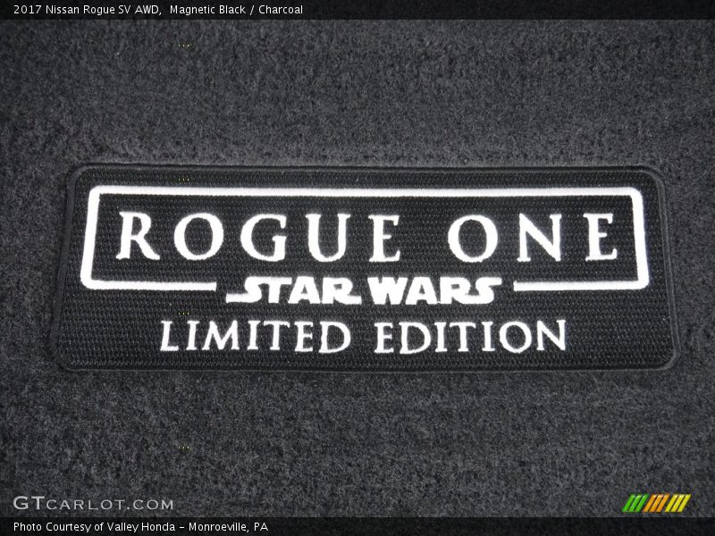 Magnetic Black / Charcoal 2017 Nissan Rogue SV AWD