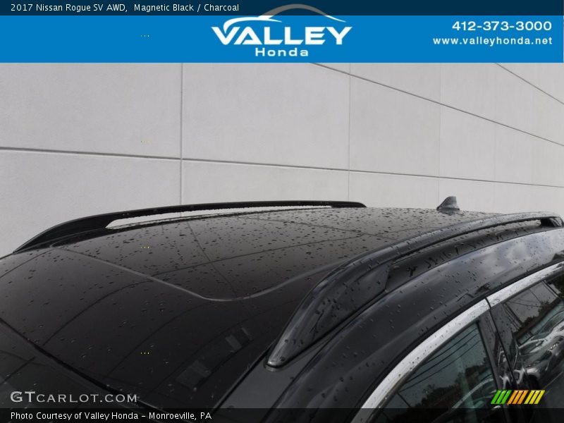 Magnetic Black / Charcoal 2017 Nissan Rogue SV AWD