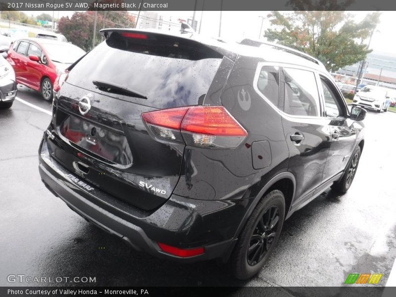 Magnetic Black / Charcoal 2017 Nissan Rogue SV AWD