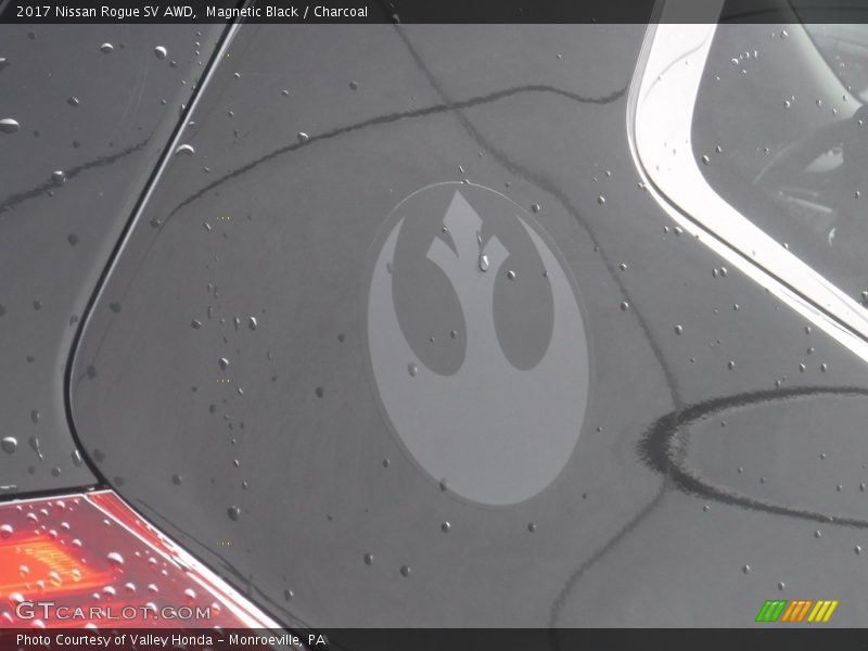 Magnetic Black / Charcoal 2017 Nissan Rogue SV AWD