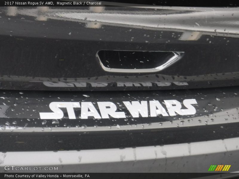Magnetic Black / Charcoal 2017 Nissan Rogue SV AWD