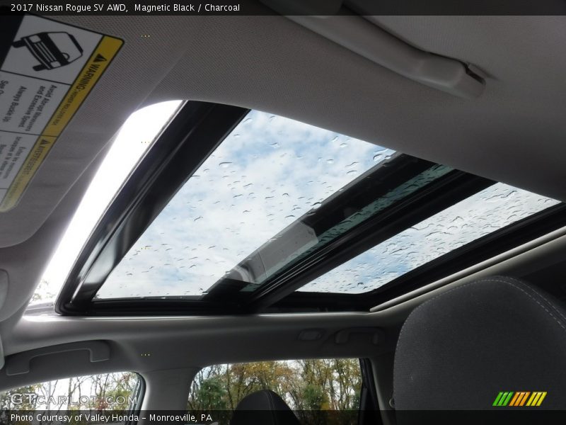 Magnetic Black / Charcoal 2017 Nissan Rogue SV AWD