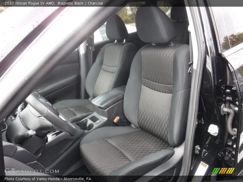 Magnetic Black / Charcoal 2017 Nissan Rogue SV AWD