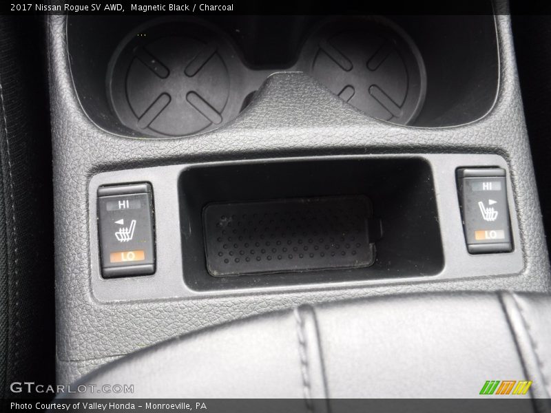 Magnetic Black / Charcoal 2017 Nissan Rogue SV AWD