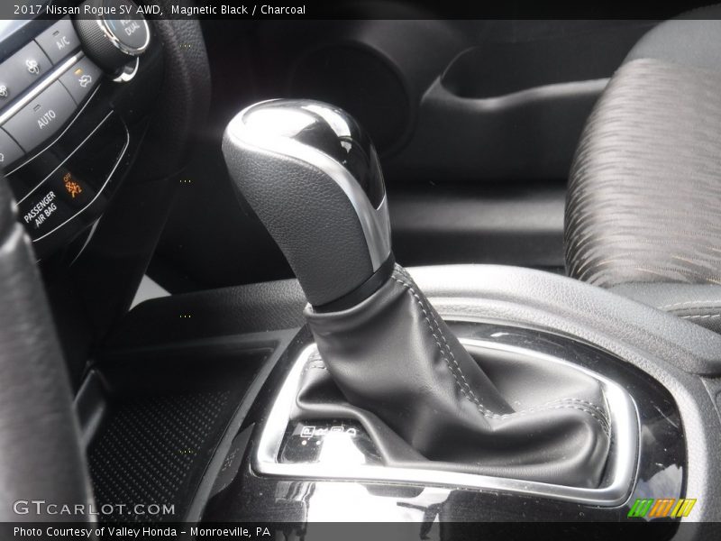 Magnetic Black / Charcoal 2017 Nissan Rogue SV AWD