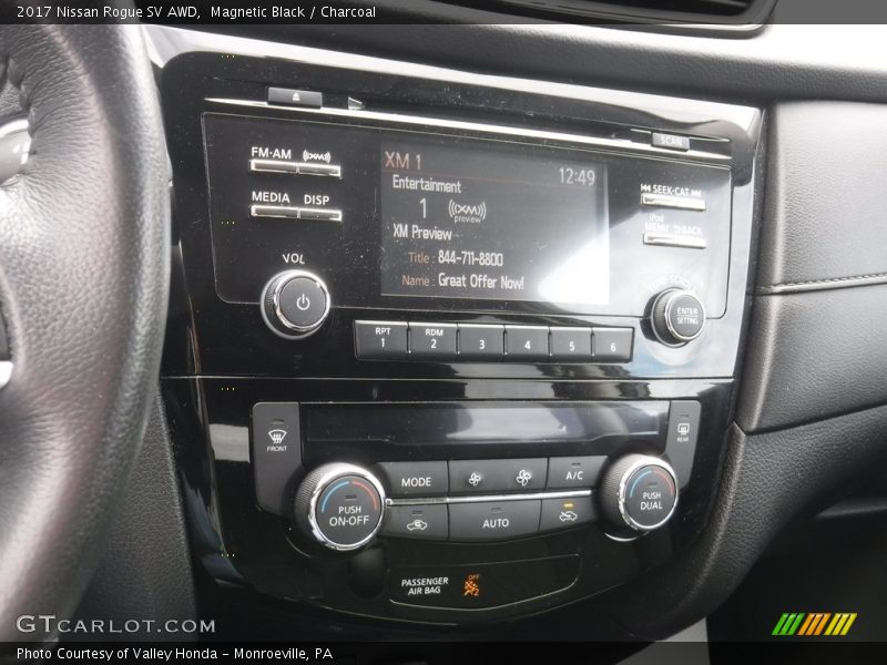 Magnetic Black / Charcoal 2017 Nissan Rogue SV AWD