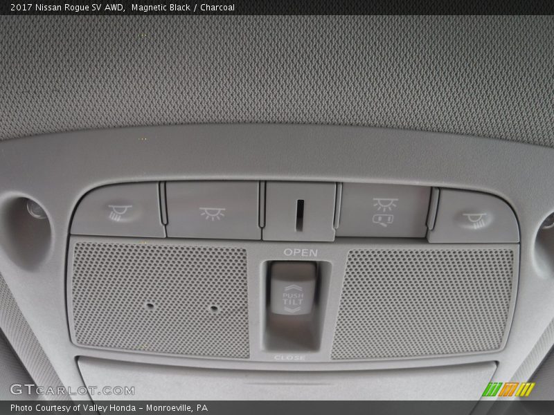 Magnetic Black / Charcoal 2017 Nissan Rogue SV AWD