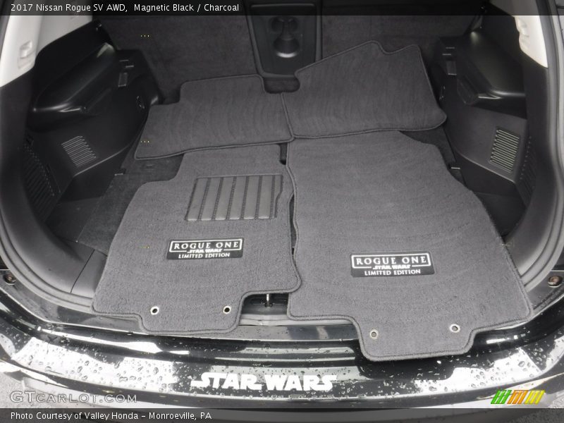 Magnetic Black / Charcoal 2017 Nissan Rogue SV AWD