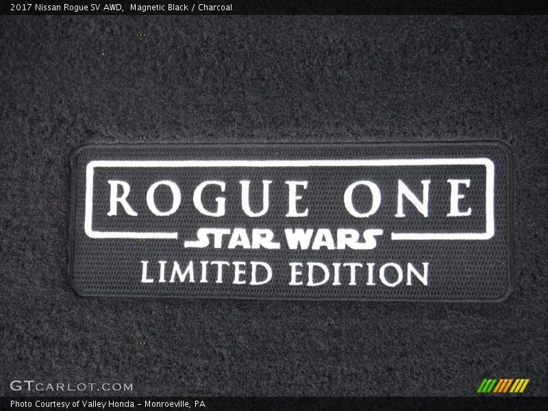 Magnetic Black / Charcoal 2017 Nissan Rogue SV AWD