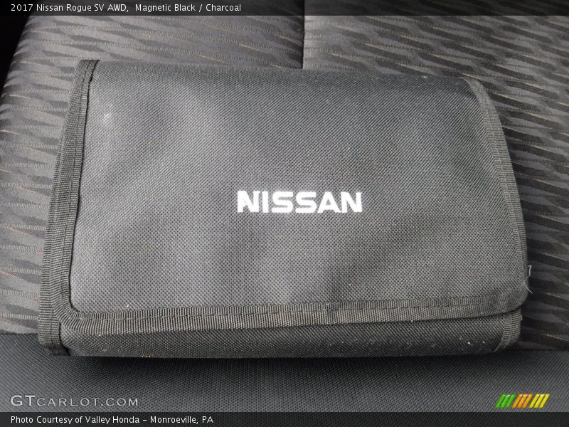 Magnetic Black / Charcoal 2017 Nissan Rogue SV AWD
