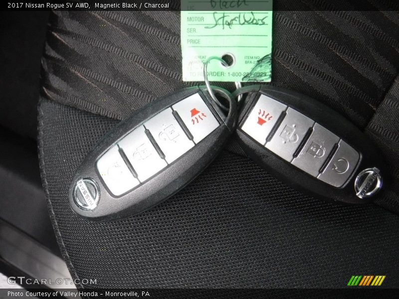 Magnetic Black / Charcoal 2017 Nissan Rogue SV AWD