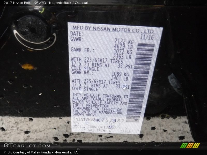 Magnetic Black / Charcoal 2017 Nissan Rogue SV AWD