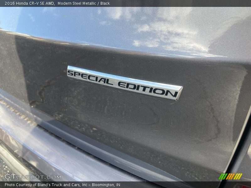 Modern Steel Metallic / Black 2016 Honda CR-V SE AWD