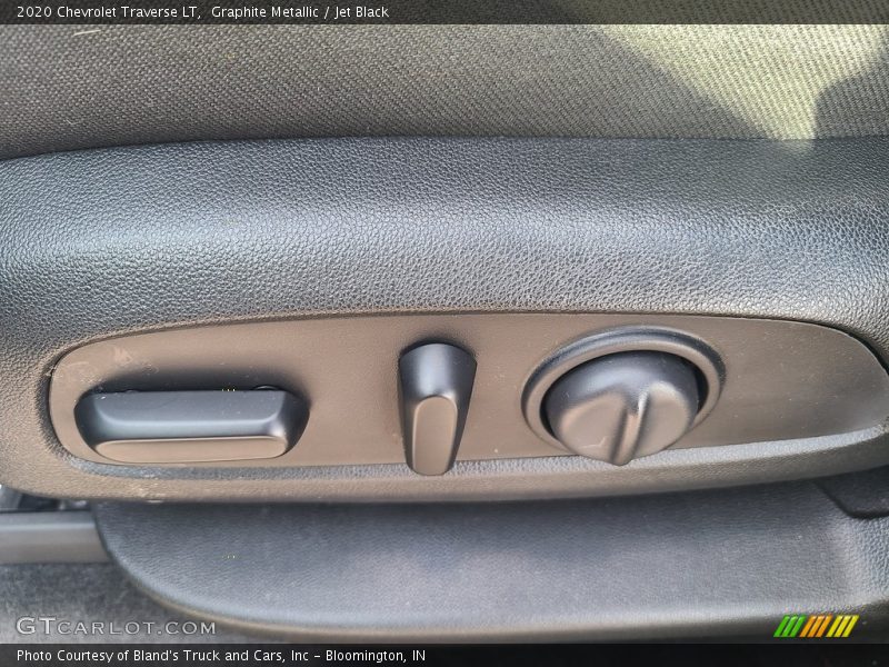 Graphite Metallic / Jet Black 2020 Chevrolet Traverse LT