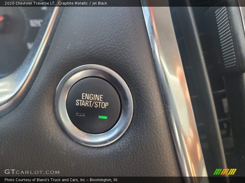 Graphite Metallic / Jet Black 2020 Chevrolet Traverse LT