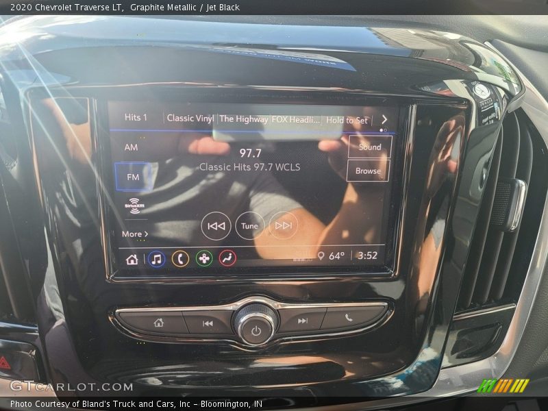 Graphite Metallic / Jet Black 2020 Chevrolet Traverse LT