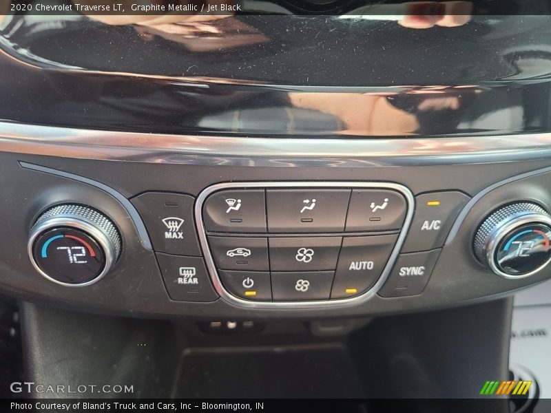 Graphite Metallic / Jet Black 2020 Chevrolet Traverse LT