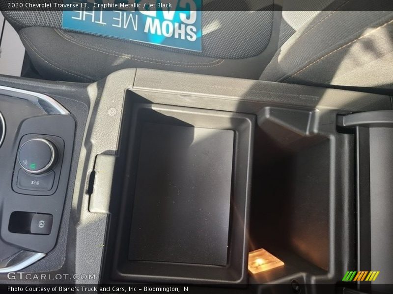 Graphite Metallic / Jet Black 2020 Chevrolet Traverse LT