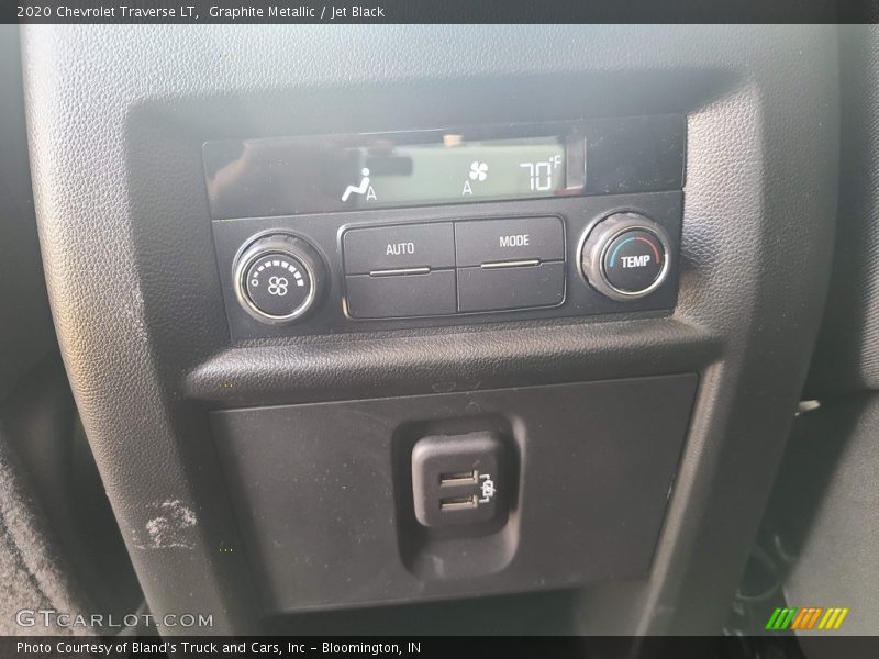 Graphite Metallic / Jet Black 2020 Chevrolet Traverse LT