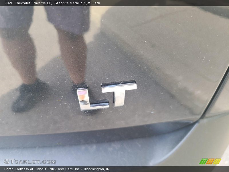 Graphite Metallic / Jet Black 2020 Chevrolet Traverse LT