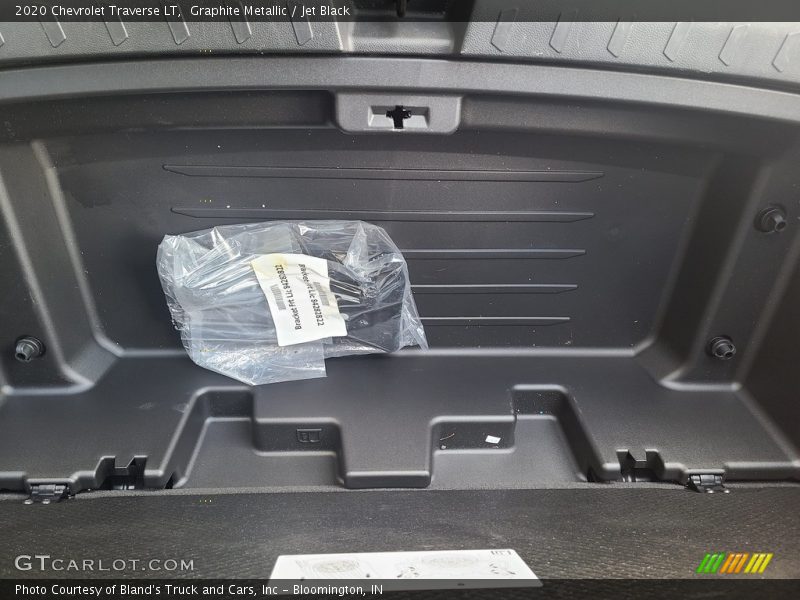 Graphite Metallic / Jet Black 2020 Chevrolet Traverse LT
