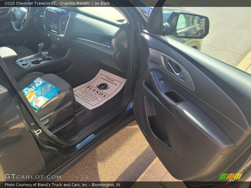 Graphite Metallic / Jet Black 2020 Chevrolet Traverse LT