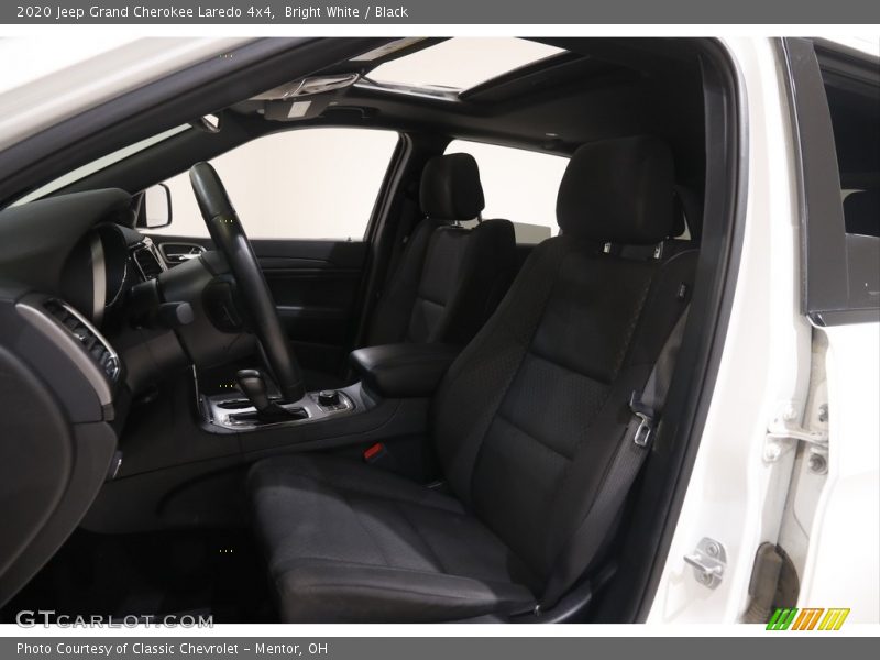 Bright White / Black 2020 Jeep Grand Cherokee Laredo 4x4