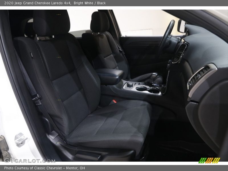 Bright White / Black 2020 Jeep Grand Cherokee Laredo 4x4