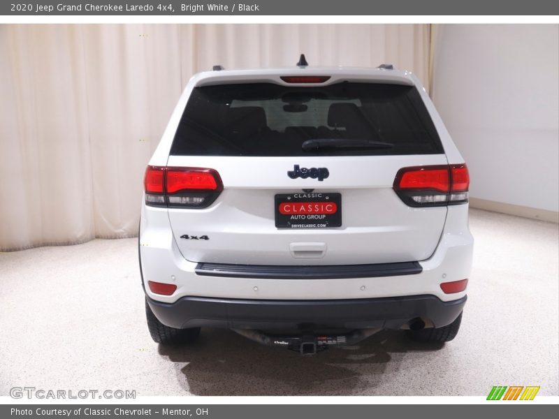 Bright White / Black 2020 Jeep Grand Cherokee Laredo 4x4