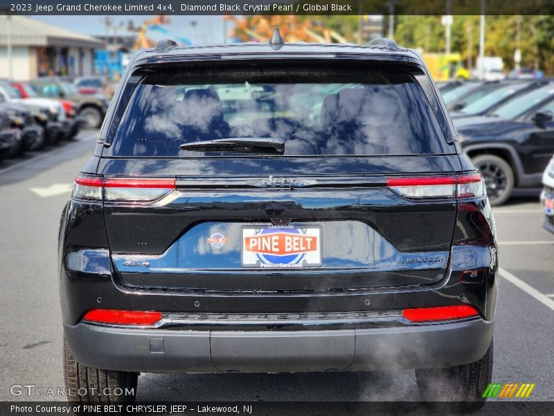 Diamond Black Crystal Pearl / Global Black 2023 Jeep Grand Cherokee Limited 4x4