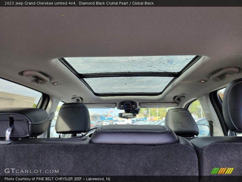 Diamond Black Crystal Pearl / Global Black 2023 Jeep Grand Cherokee Limited 4x4