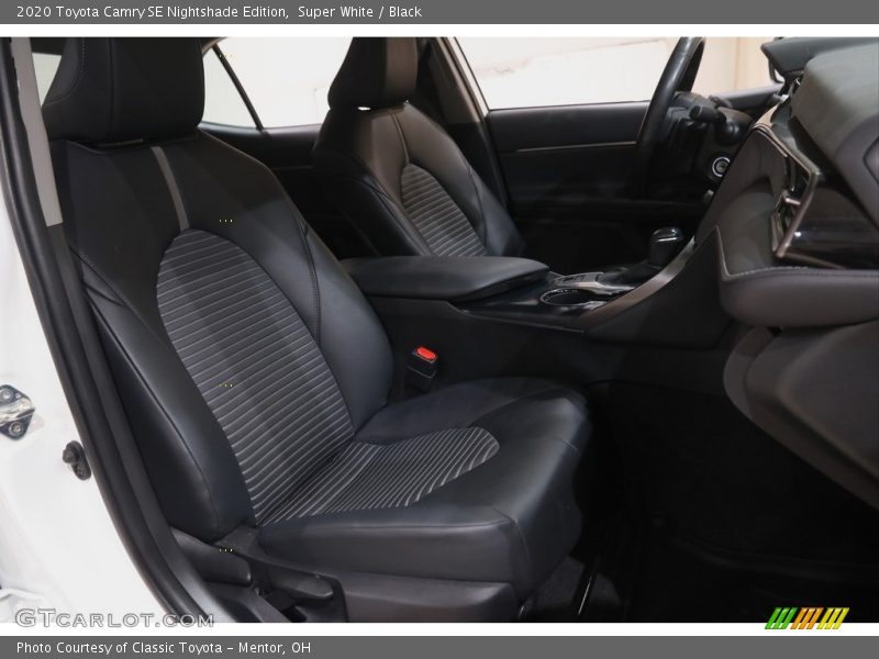 Super White / Black 2020 Toyota Camry SE Nightshade Edition