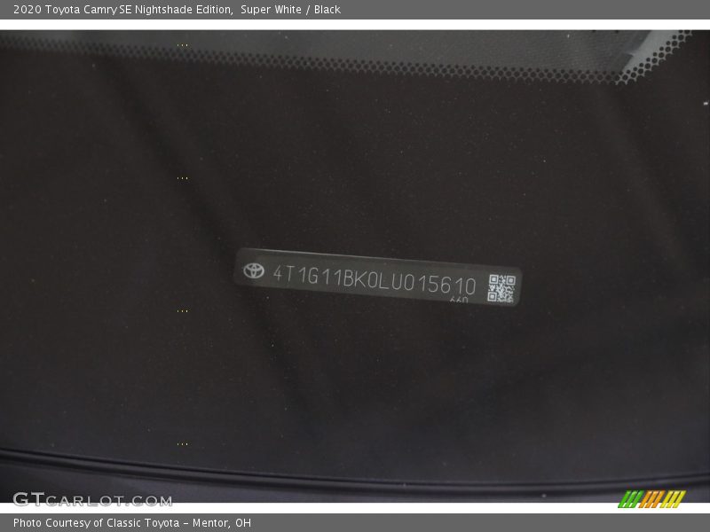 Super White / Black 2020 Toyota Camry SE Nightshade Edition