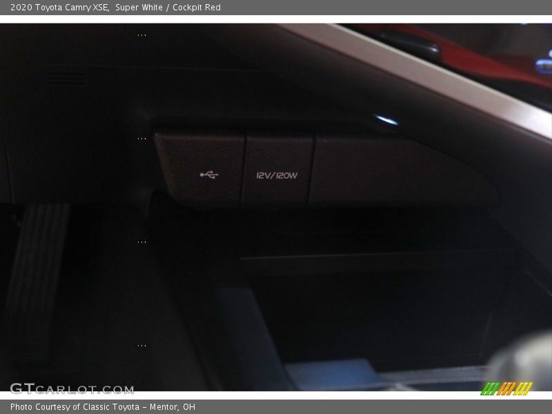 Super White / Cockpit Red 2020 Toyota Camry XSE