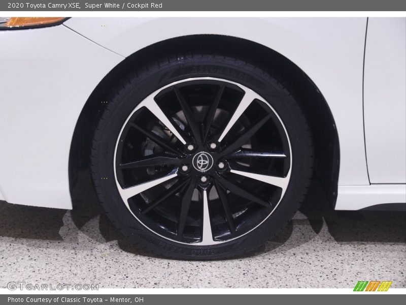 Super White / Cockpit Red 2020 Toyota Camry XSE