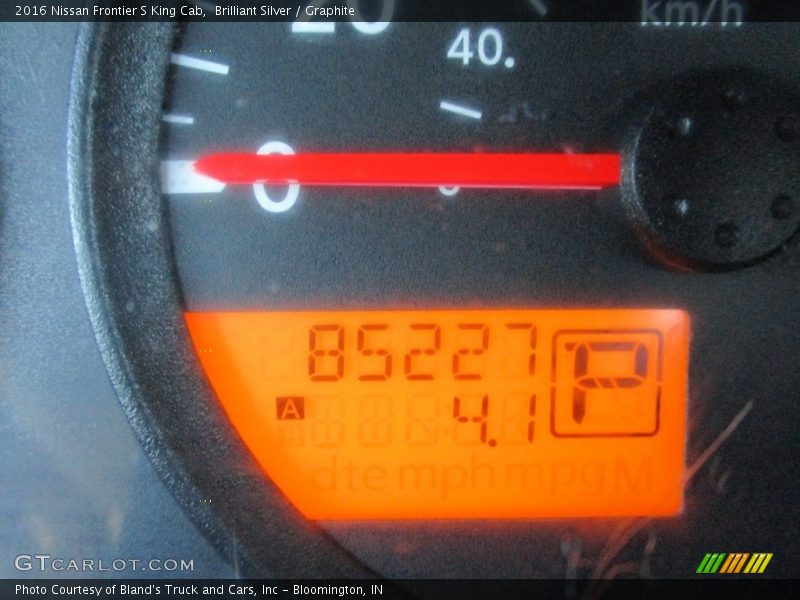 Brilliant Silver / Graphite 2016 Nissan Frontier S King Cab