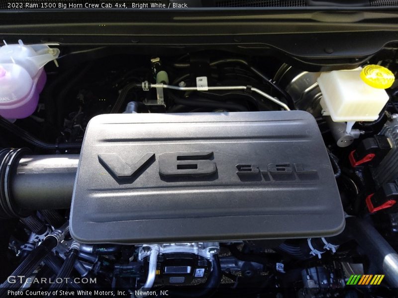 Bright White / Black 2022 Ram 1500 Big Horn Crew Cab 4x4