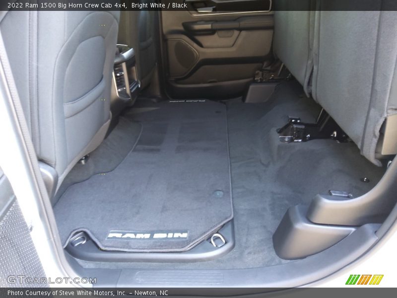 Bright White / Black 2022 Ram 1500 Big Horn Crew Cab 4x4