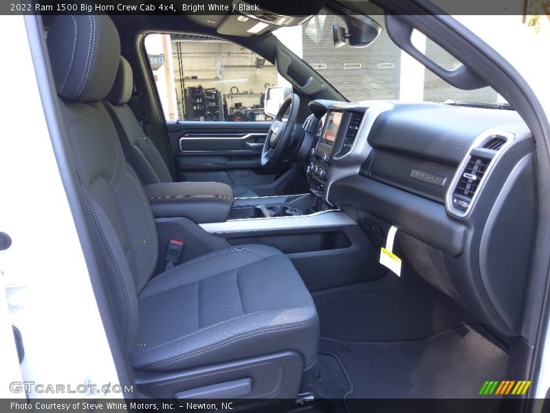 Bright White / Black 2022 Ram 1500 Big Horn Crew Cab 4x4