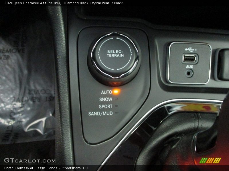 Diamond Black Crystal Pearl / Black 2020 Jeep Cherokee Altitude 4x4
